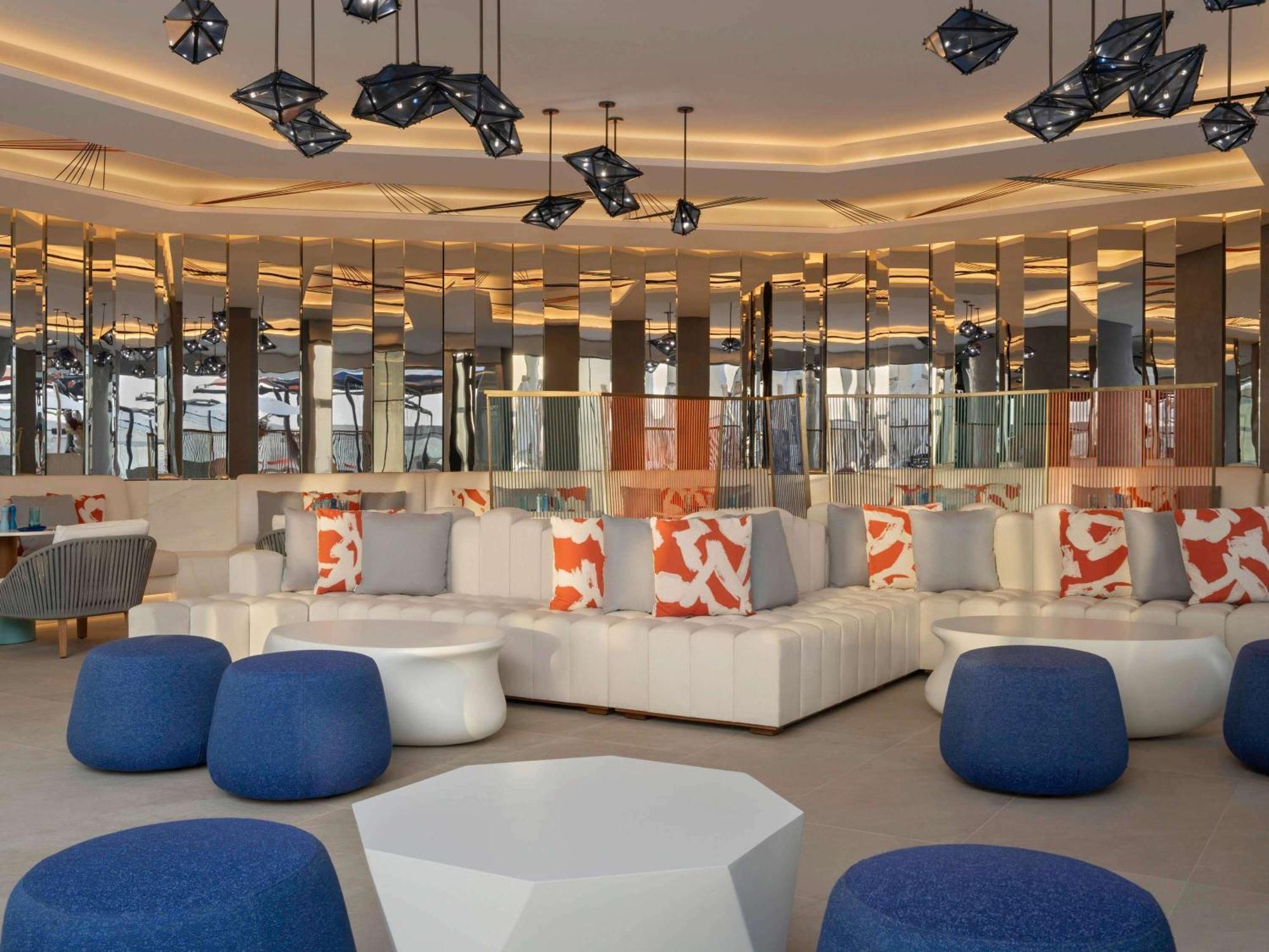 So/ Uptown Dubai Hotel Bagian luar foto The lounge at the airport