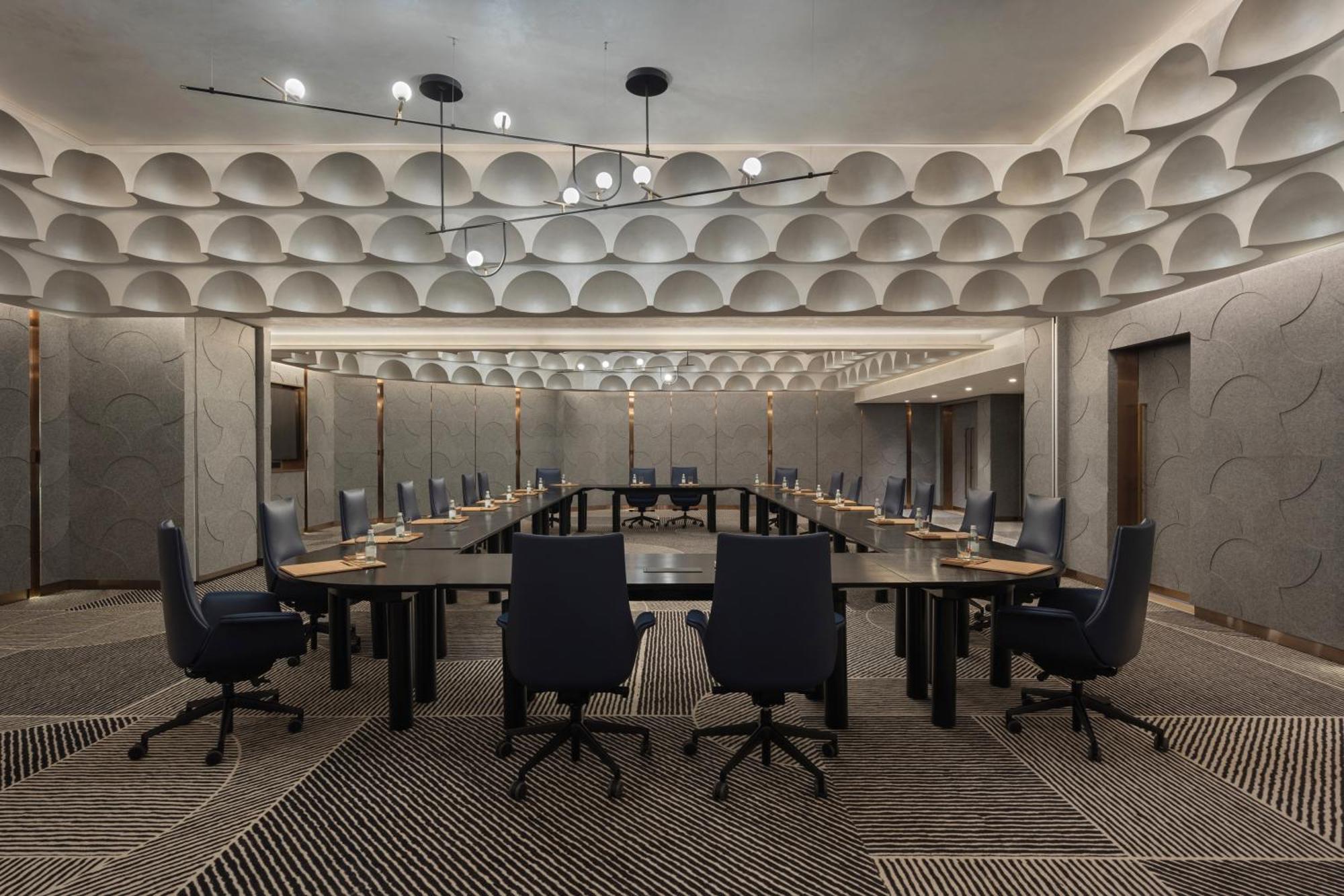 So/ Uptown Dubai Hotel Bagian luar foto The meeting room of the Federal Council