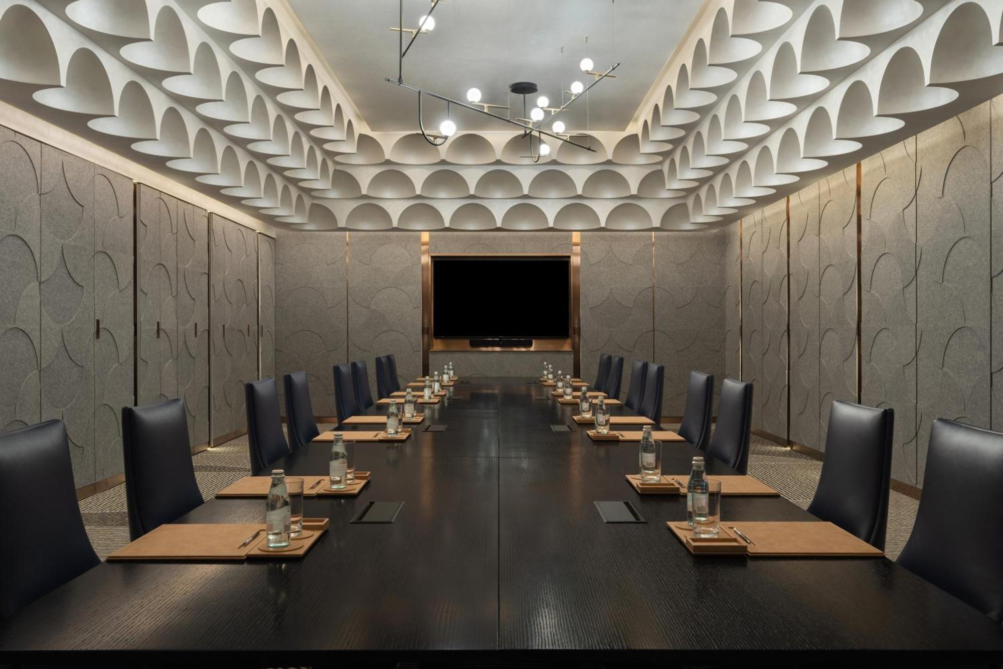 So/ Uptown Dubai Hotel Bagian luar foto The meeting room