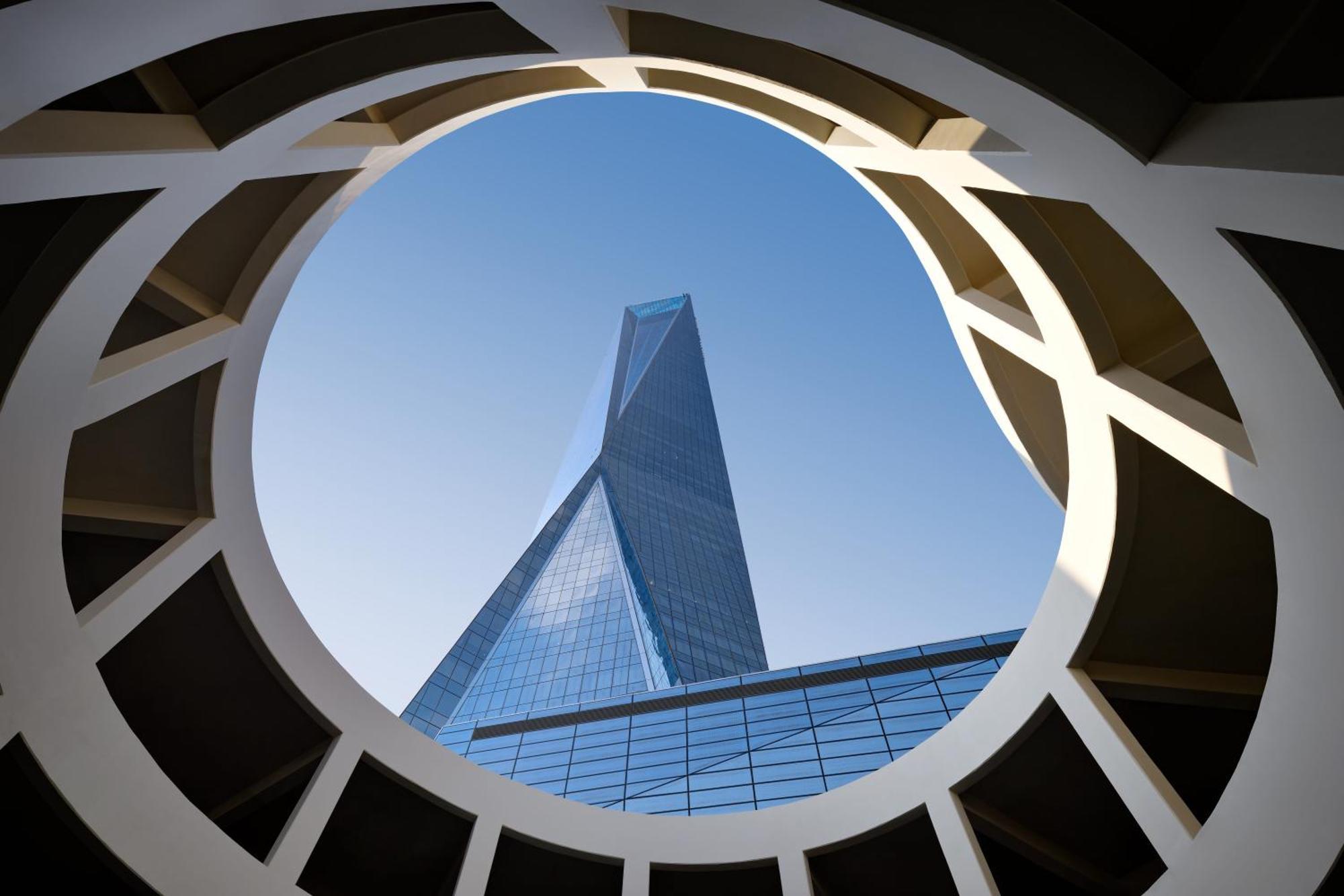 So/ Uptown Dubai Hotel Bagian luar foto The building's distinctive triangular shape